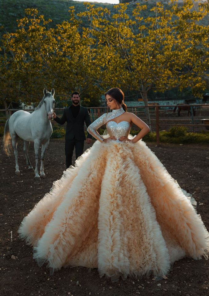 Vintage Sequines Ball Gown Wedding Dresses Luxury Tiered Ruffles High Collar Long Sleeve Bridal Gowns Backless Garden Wedding Dress