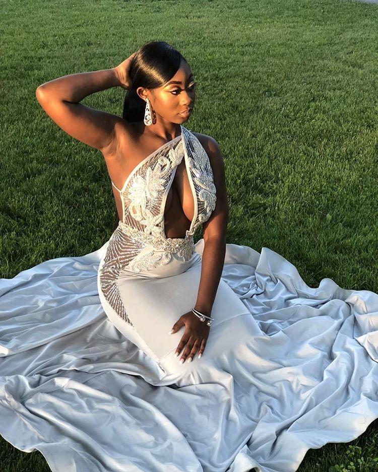 2019 Silver Prom Dresses One Shoulder Lace Appliqued Beads Satin Sweep Train Mermaid Evening Gowns Plus Size Formal Party Dress