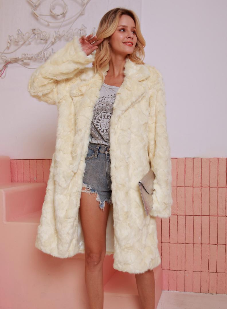 2019 Faux Fur Coat Beige Plush Warm Autumn Winter Thick Coat Women With Pockets Fluffy Long Sleeve Suit Collar Jackets Mujer
2019 Faux Fur Coat Beige Plush Warm Autumn Winter Thick Coat Women With Pockets Fluffy Long Sleeve Suit Collar Jackets Mujer