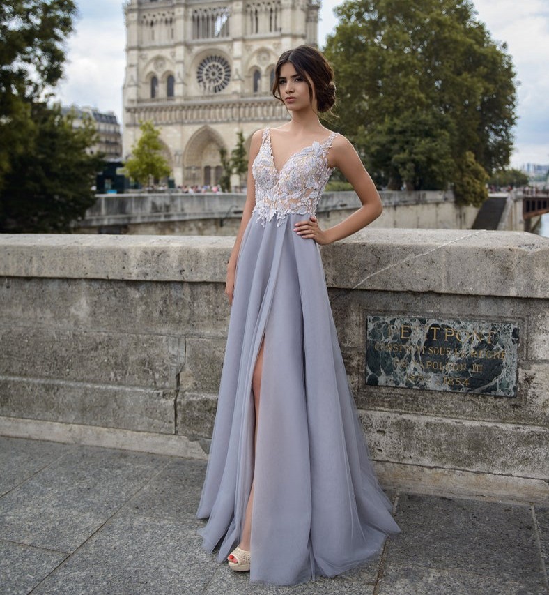 A Line Lavender Side Split Dresses V Neck 3D Appliqued Beaded Prom Dress Floor Length Tulle Plus Size Evening Gowns ppliqued