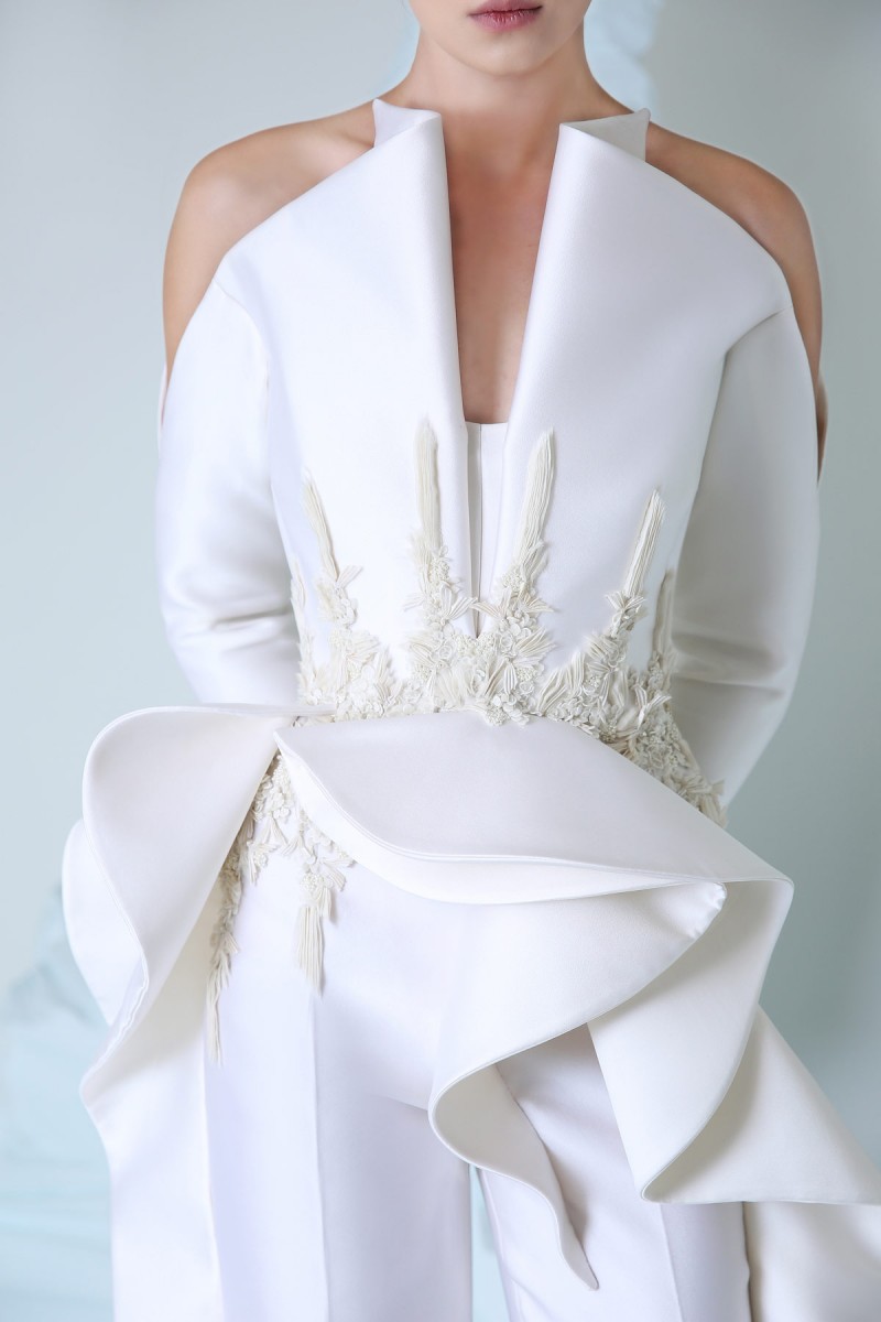 Azzi Osta 2019 White Jumpsuits Prom Dresses Strapless Lace Appliqued Pants Celebrity Party Gowns Floor Length Formal Evening Dress