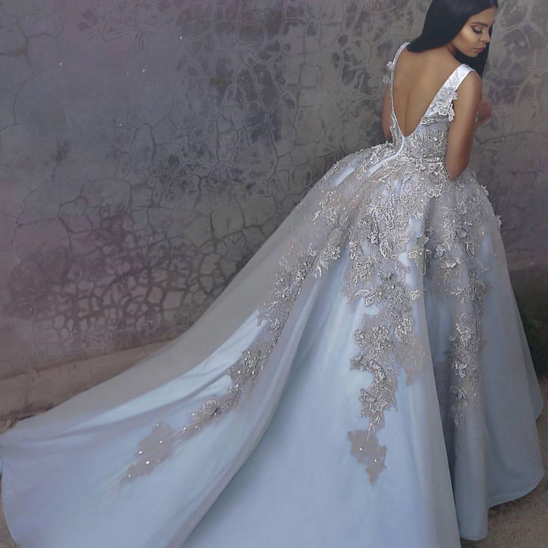Backless Attractive Lace Ball Gown Wedding Dresses Sheer Plunging Neck Beaded Bridal Gowns Plus Size Satin Appliqued De Novia