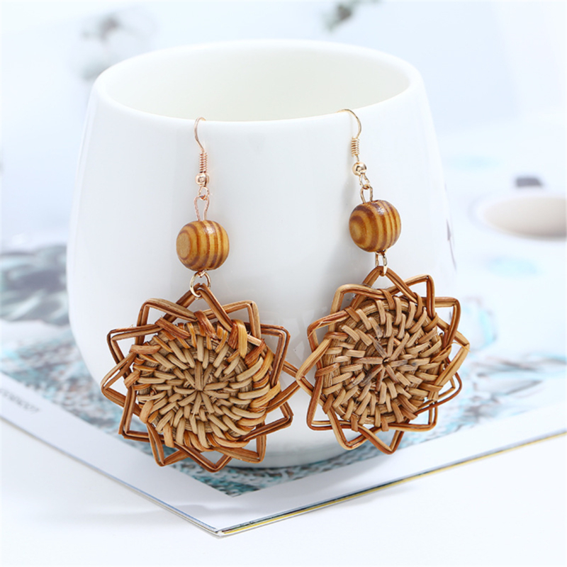 Dangle & Chandelier Flower Shaped Pendant Earrings Weaving Wooden Handmade Fashion Women Pendientes Ladies Accessories Jewelry
Dangle & Chandelier Flower Shaped Pendant Earrings Weaving Wooden Handmade Fashion Women Pendientes Ladies Accessories Jewelry