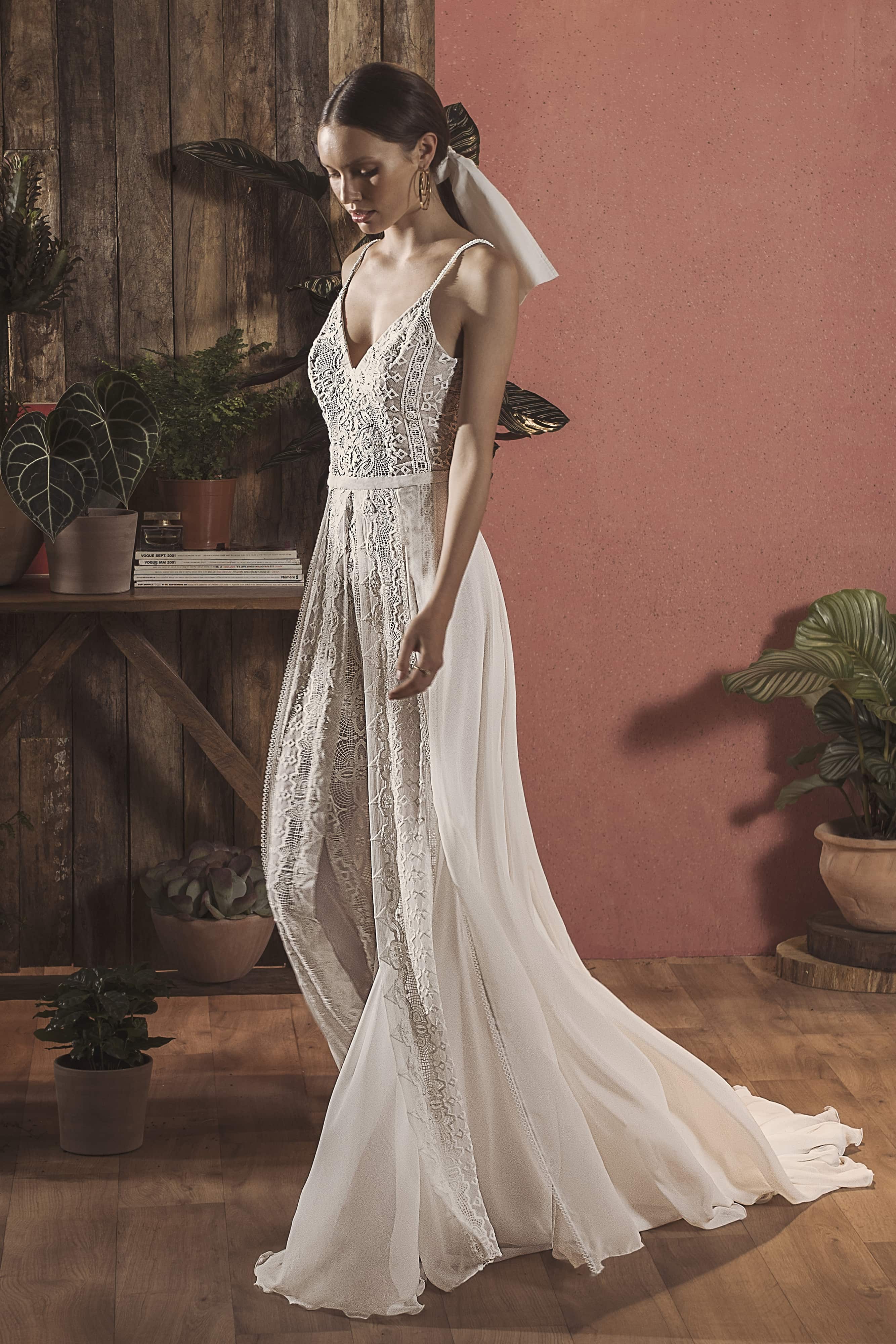 bohemian long wedding dresses spaghetti v neck lace appliqued boho backless bridal gowns a line chiffon wedding dress robe de marie