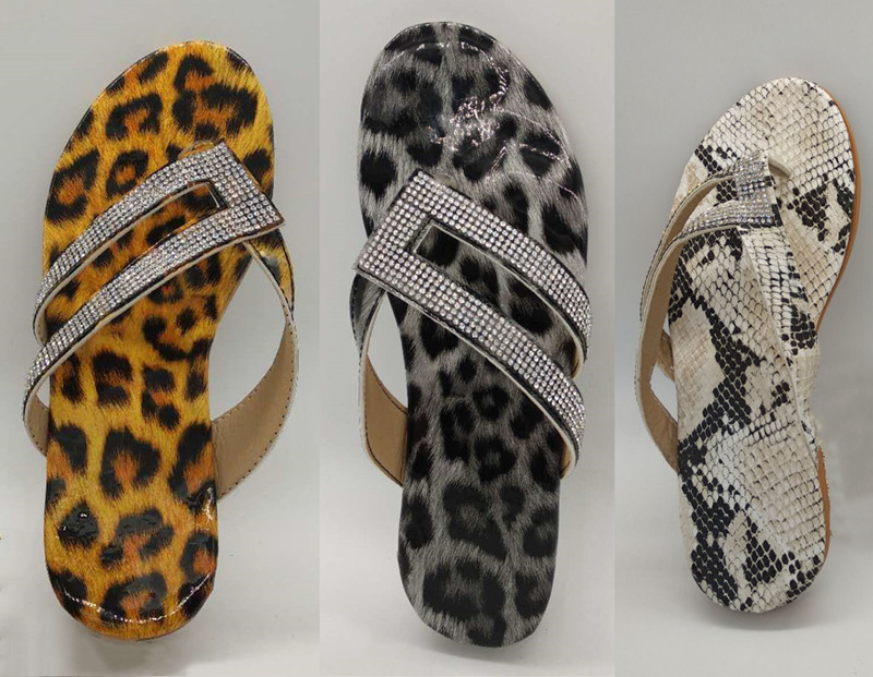 Wholesale Women summer Slippers shoes plus size big size leopard crystal rhinestone flat platform diamond non-slip flip-flops hot sell 0063, Yellow leopard
Wholesale Women summer Slippers shoes plus size big size leopard crystal rhinestone flat platform diamond non-slip flip-flops hot sell 0063, Yellow leopard