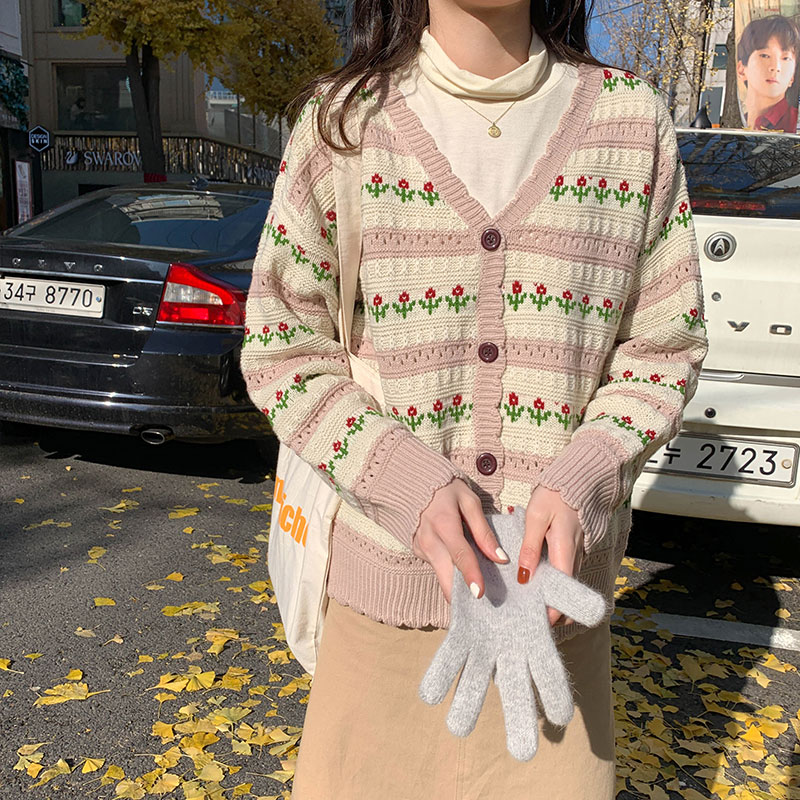 2 colors Women spring autumn sweet floral knit Cardigan Sweater coat Female Outwear sweater cardigans womens coat (X1201, Beige
2 colors Women spring autumn sweet floral knit Cardigan Sweater coat Female Outwear sweater cardigans womens coat (X1201, Beige