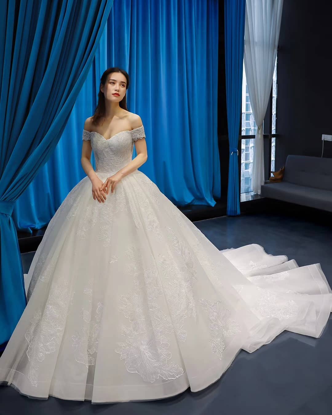 Sequins Off Shoulder Ball Gowns Wedding Dresses Lace Tiered Large Wave Ruffles Bridal Gowns Court Train Custom Made Formal Dress