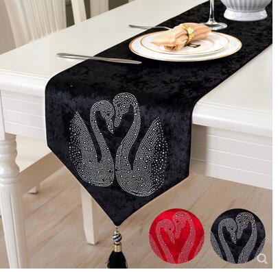 European-style dining table table flag coffee cloth high-end swan hot drilling machine flag tablecloth knot wedding
European-style dining table table flag coffee cloth high-end swan hot drilling machine flag tablecloth knot wedding