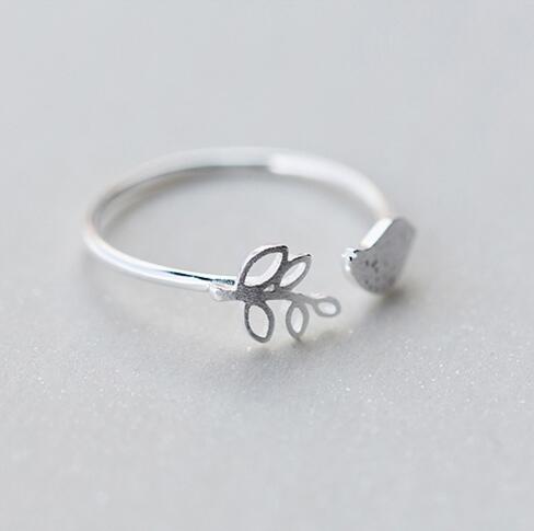 Romantic Leaf Bird Opening Ring for Women Girls Lovely Plant Animal Jewelry alloy silver tone Elegant Wedding Rings Nice gift
Romantic Leaf Bird Opening Ring for Women Girls Lovely Plant Animal Jewelry alloy silver tone Elegant Wedding Rings Nice gift