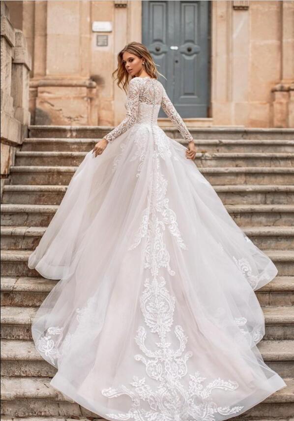 2020 Modest Long Sleeves Lace A Line Wedding Dresses Tulle Lace Applique Court Train Wedding Bridal Gowns With Buttons robe de mariée