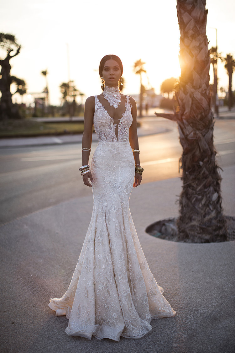 Sexy Mermaid Wedding Dresses High Neck Lace Appliqued Bead Sweep Train Backless Beach Wedding Dress Boho Plus Size Bridal Gowns