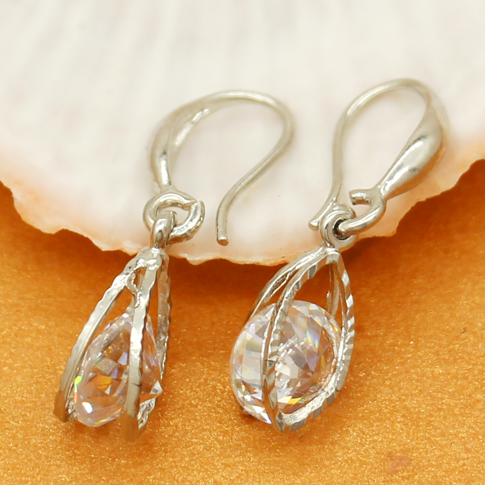 Spot wholesale European and American fashion glamour jewelry shiny zircon earrings