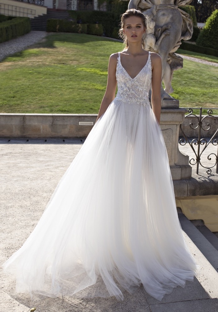A Line Attractive Lace Beach Wedding Dresses Beaded V Neck Bohemian Backless Bridal Gowns Appliqued Floor Length Tulle Robe De Marie ppliqued