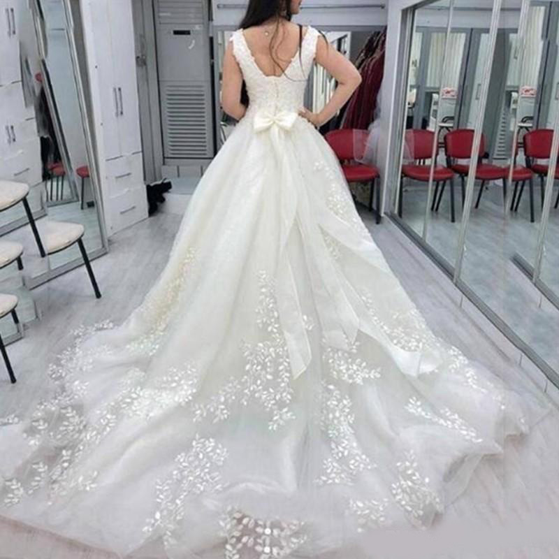 New Arrival Elegant V Neck Lace Appliques Wedding Dresses 2020 with Bow Court Train Lace Up Back Tulle Wedding Bridal Gowns Plus Size