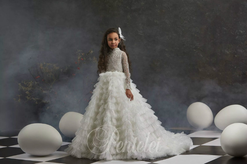 Lovely A Line Flower Girl Dresses High Neck Long Sleeve Lace Applique Sequins Tiered Pageant Dress Floor Length Girl's Birthday Part 0508