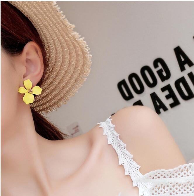 Flower Stud Earrings New Street Fashion Trends Korean Red Green Yellow Petals Joker Ear Studs Women Jewellery Wholesale