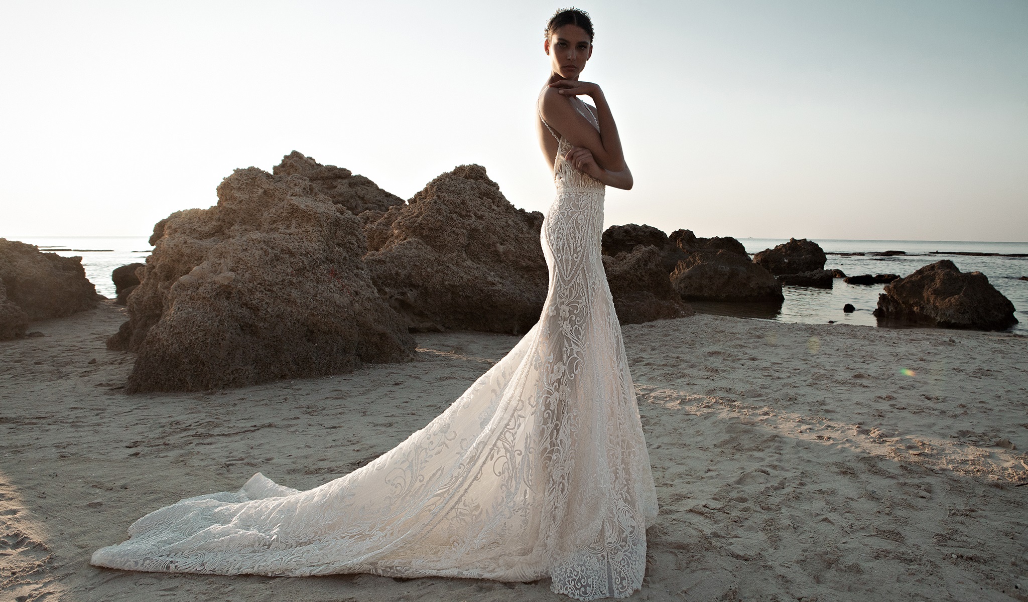 2019 Berta Mermaid Wedding Dresses Lace Applique Sexy Backless Sweep Train Beach Wedding Dress vestito da sposa Side Split Boho Bridal Gown
