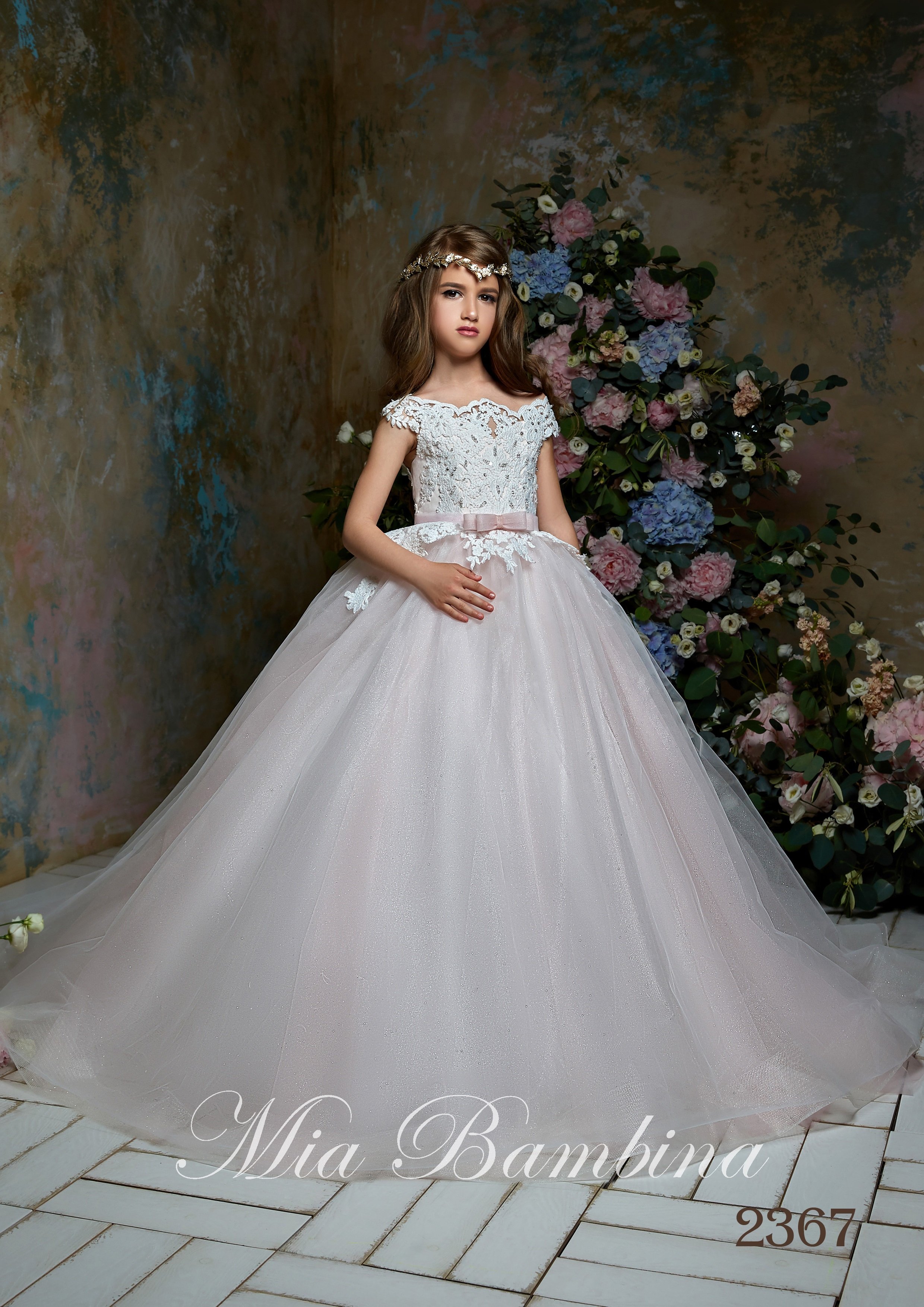 Flower Girl Dresses Off Shoulder Appliqued Beaded Sleeveless Girl Pageant Gown Bow Sash Ruffle Sweep Train Girl Birthday Gowns