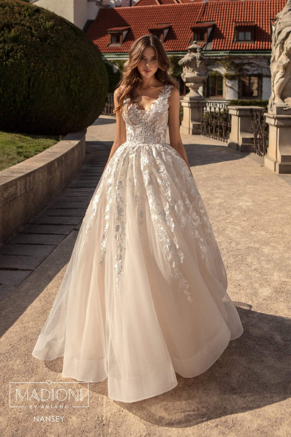 2020 Elegant Beach Wedding Dresses V Neck Lace Applique Country Wedding Gowns Illusion Bodice Sweep Train Vestidos De Novia