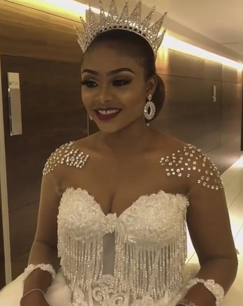 Luxury Crystal Princess Ball Gown Wedding Dresses 2021 Illusion Long Sleeve Open Back Lace Beading Tassel Dress Arabic Dubai Bridal Gowns