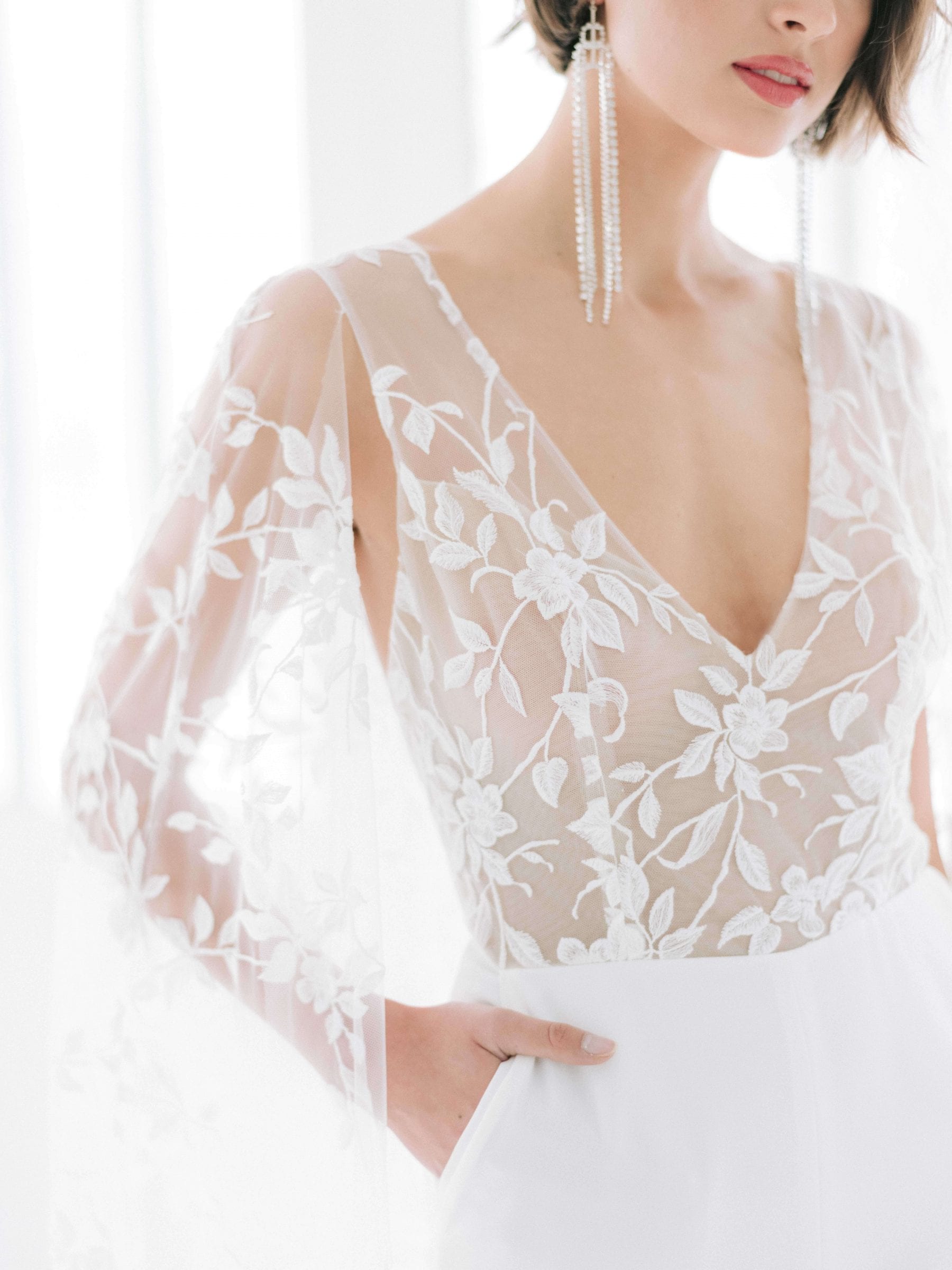 2020 White Wedding Pantsuits With Wrap V Neck Lace Appliqued Bridal Jumpsuit Formal Pants Outfit Ankle Length Wedding Gowns