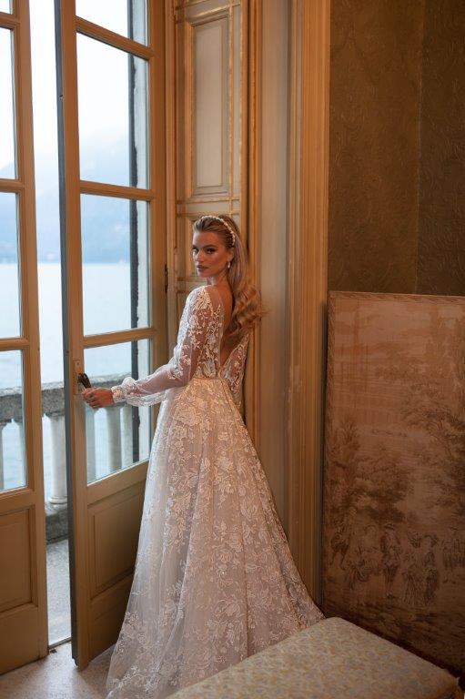 Wedding Dresses Deep V Neck Appliqued Bow Sashes Backless Bridal Gown Long Sleeves Ruffle Sweep Train Custom Made Robes De Mariée