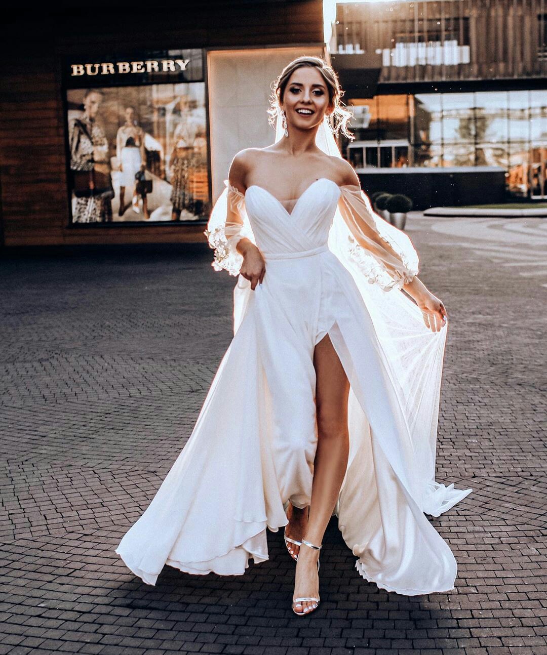 Beach A Line Wedding Dresses Off Shoulder Long Sleeve Appliques Birdal Gowns Sexy Side Split Backless Robes