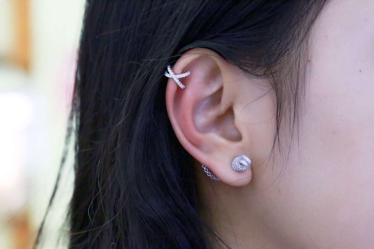 Fashion- Personality Sterling Silver Ear Clip Sing X Tassel Earrings Cuff Women and Girls Caught in the Ear Cuff Jewelry Pearl Natural