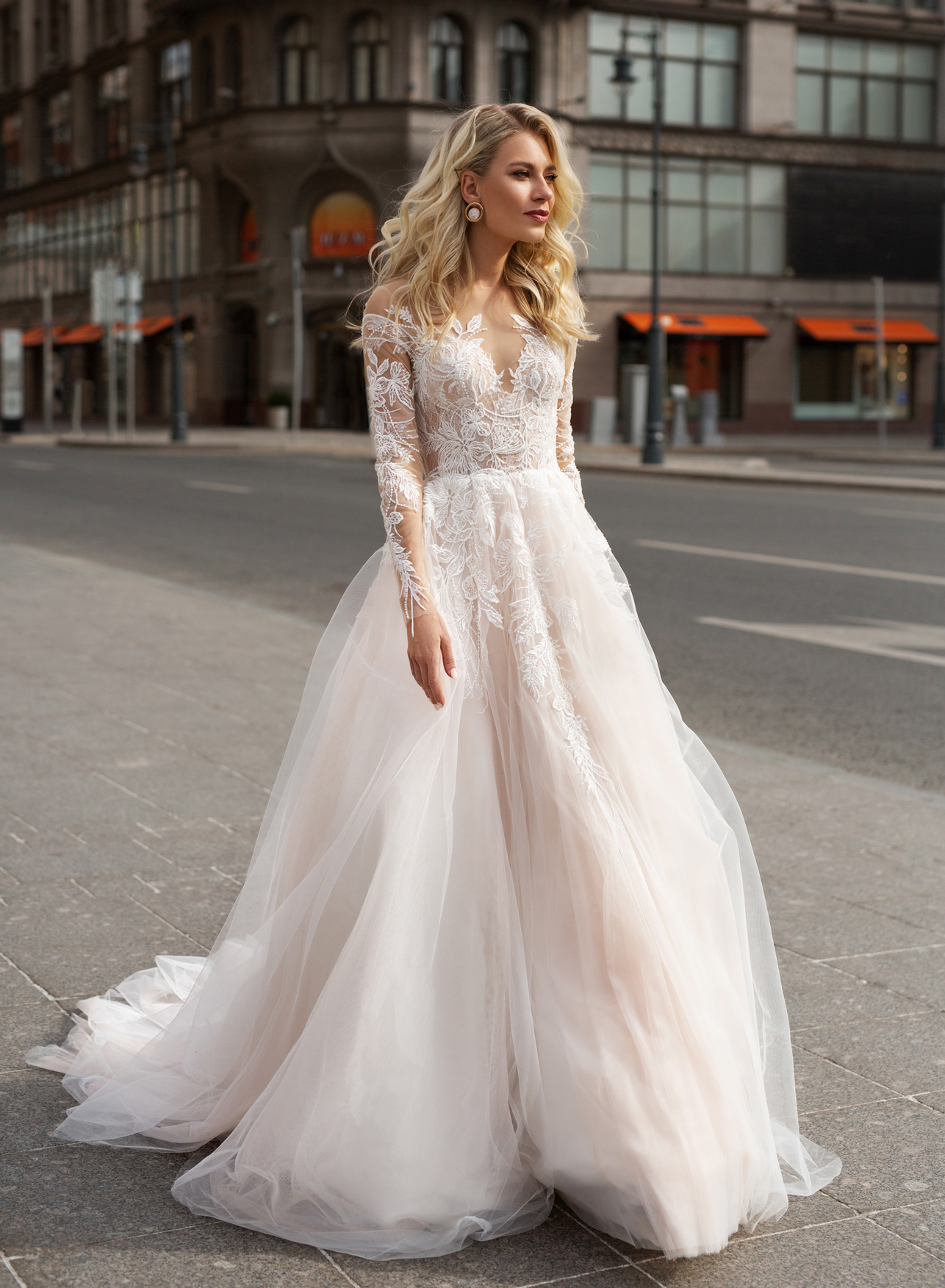 Bohemian Wedding Dresses Sheer Neck Lace Appliques Bridal Gowns Beach Boho Long Sleeve Sweep Train Wedding Dress