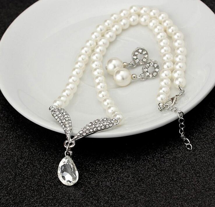 Wedding Bridal Jewelry Crystal and diamond-encrusted jewelry set Necklace Earrings Set Bridal Jewelry Sets for Wedding decorations