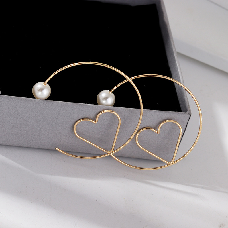 New Arrival Womens Earrings Female Cool Elegant Hollow Circle Star Retro Heart Pearl Alloy Hoop Earrings Jewelry Gifts For Girls