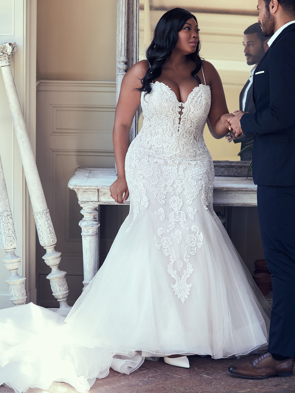 Size Stunning Plus Mermaid Lace Wedding Dresses Spaghetti Straps Plunging Neck Bridal Gowns Sweep Train Tulle Trumpet Robe De Marie