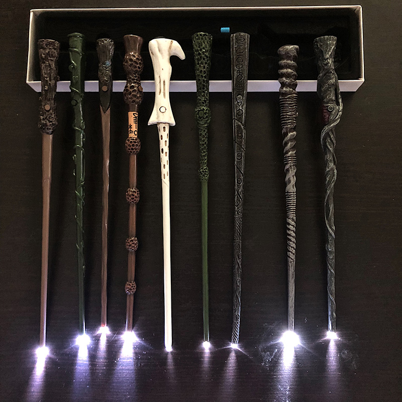 Glow Potter LED Magical Wands Dumbledore Ron Hermione Voldemort Light UP Magic Wands Hogwarts Magic Props
Glow Potter LED Magical Wands Dumbledore Ron Hermione Voldemort Light UP Magic Wands Hogwarts Magic Props