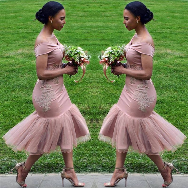 2020 Short Tea Length Mermaid Bridesmaid Dresses Off Shoulder appliques Country Wedding Formal Maid of Honor Gowns Lace Wedding Guest Gowns
2020 Short Tea Length Mermaid Bridesmaid Dresses Off Shoulder appliques Country Wedding Formal Maid of Honor Gowns Lace Wedding Guest Gowns