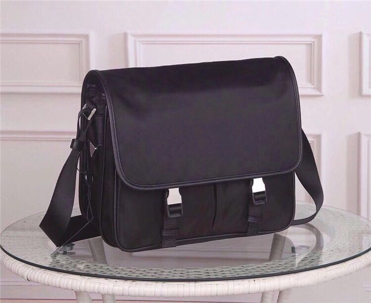 Excellent Quality Cross Body bag orignal men messenger bag designer fashion satchel waterproof man's shoulder bag parachute fabric purse
Excellent Quality Cross Body bag orignal men messenger bag designer fashion satchel waterproof man's shoulder bag parachute fabric purse