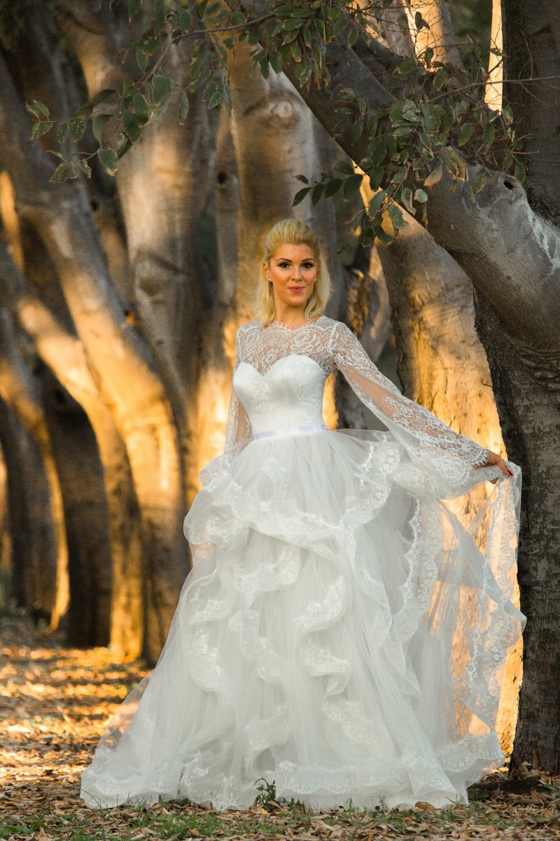 vintage wedding dresses long sleeve lace ruffles tiered skirts floor length bridal gowns beach bohemian robe de marie