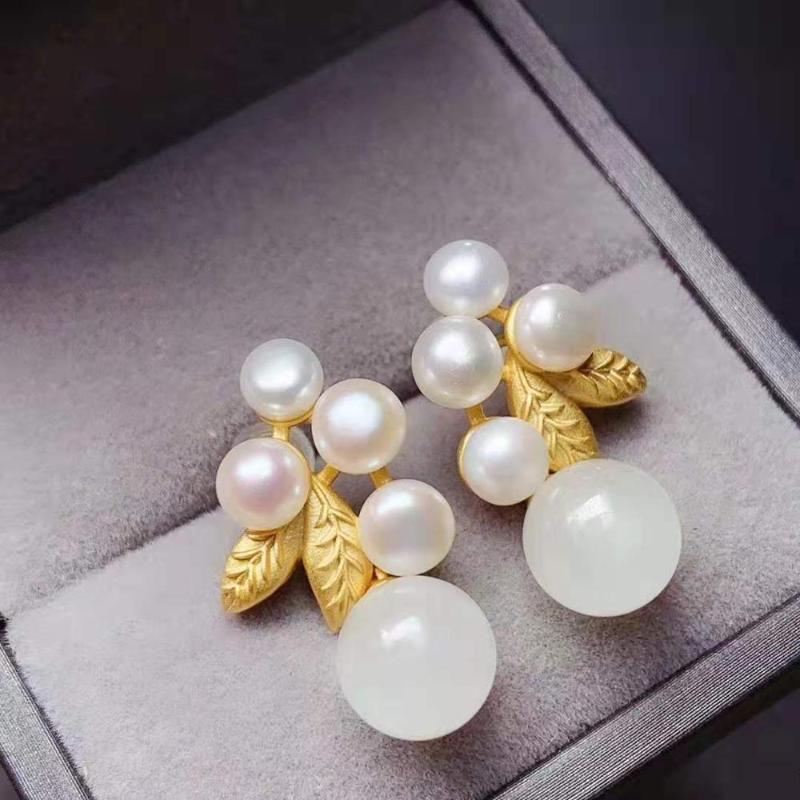 Natural white jade hand-made real S925 pure silver natural pearl earrings simple atmosphere suitable for women
Natural white jade hand-made real S925 pure silver natural pearl earrings simple atmosphere suitable for women