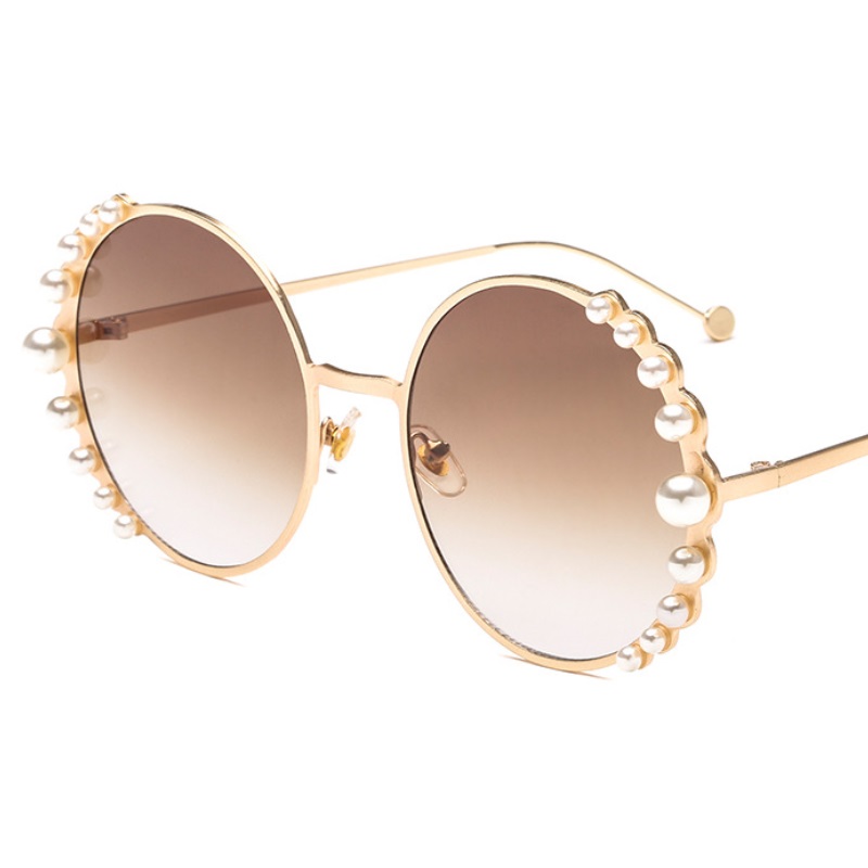 2019 luxury round women sunglasses pearl decoration fashion sun glasses ladies gradient clear shades uv400 occhiali da sole
2019 luxury round women sunglasses pearl decoration fashion sun glasses ladies gradient clear shades uv400 occhiali da sole