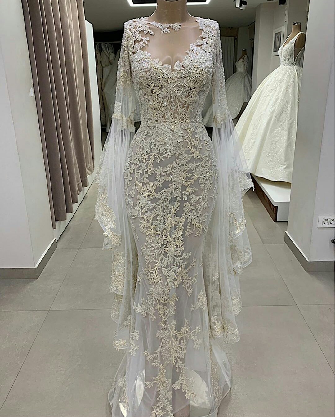 stylish mermaid wedding dresses lace appliqued beaded bateau neck long sleeve bridal dress sweep train wedding gowns