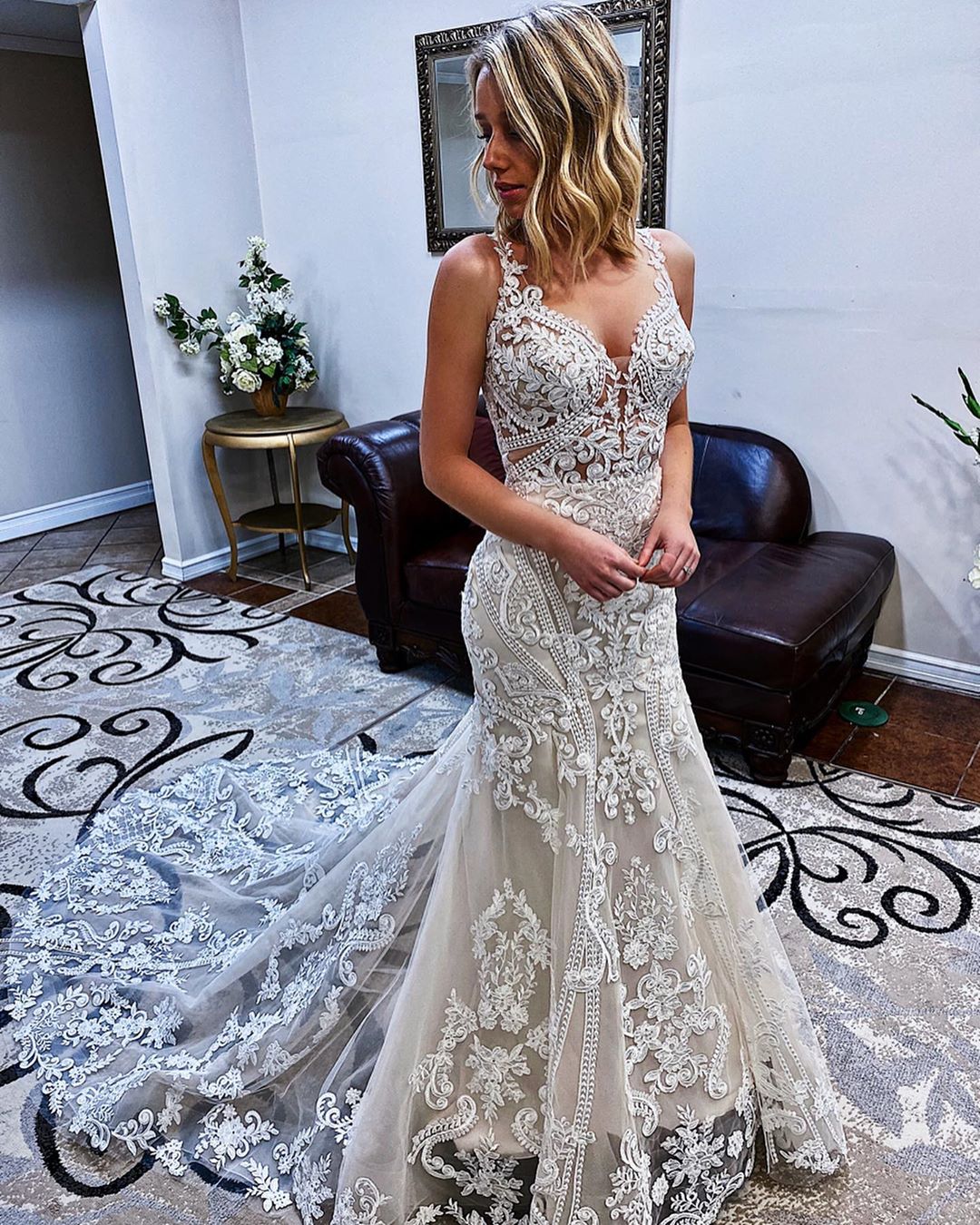 Fashion Mermaid Lace Backless Wedding Dresses Sheer Plunging Neck Appliqued Bridal Gowns Plus Size Sweep Train Tulle robes de mariée