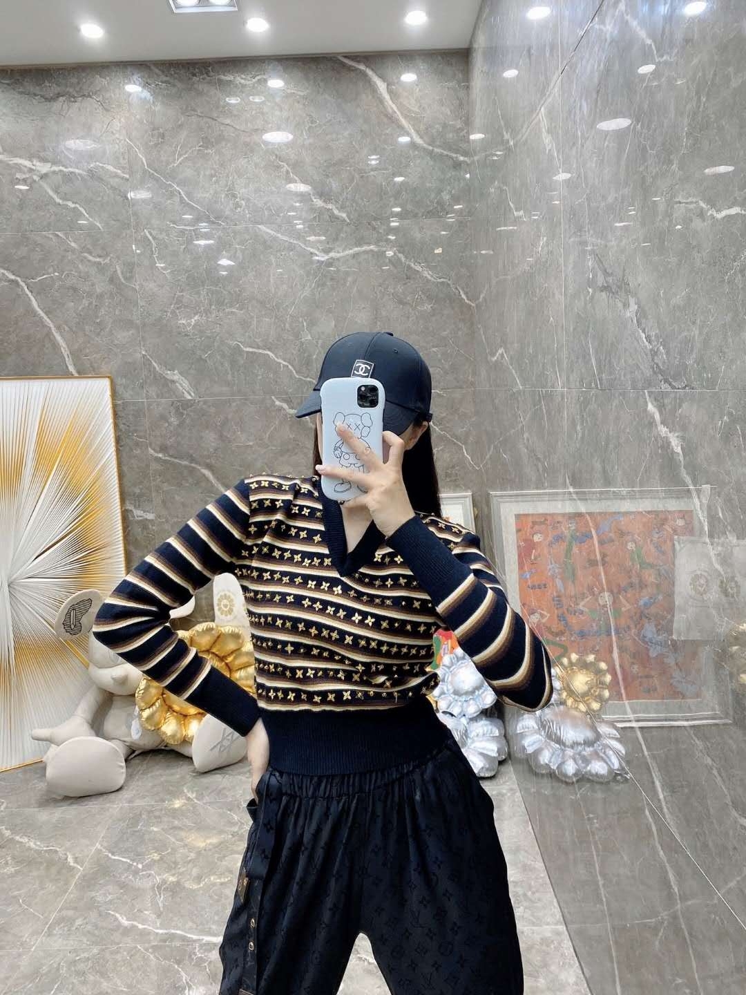 Spring/Summer 2020 High-end Quality Fashion Lady's Wool Blended V-neck Hand-made Golden Pointed Petal Sweater S-L