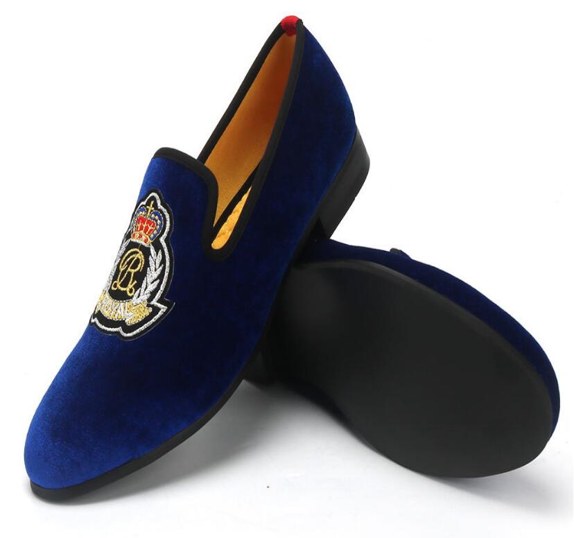 New style fashion men loafers with letters gold embroidery handmade men velvet shoes party and wedding men's flat 38-46, Blue
New style fashion men loafers with letters gold embroidery handmade men velvet shoes party and wedding men's flat 38-46, Blue