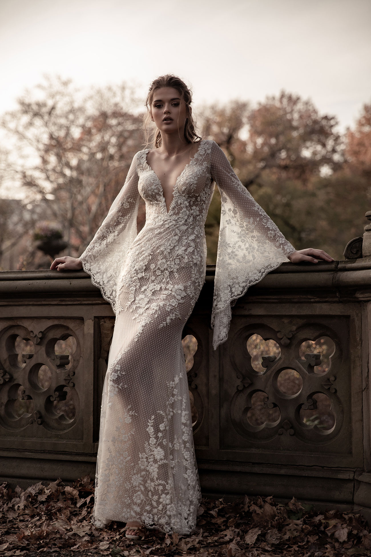 Oved Cohen 2019 Mermaid Wedding Dresses Deep V Neck Illusion Long Sleeve Lace Appliqued Hobo Wedding Dress Backless Vintage Bridal Gowns