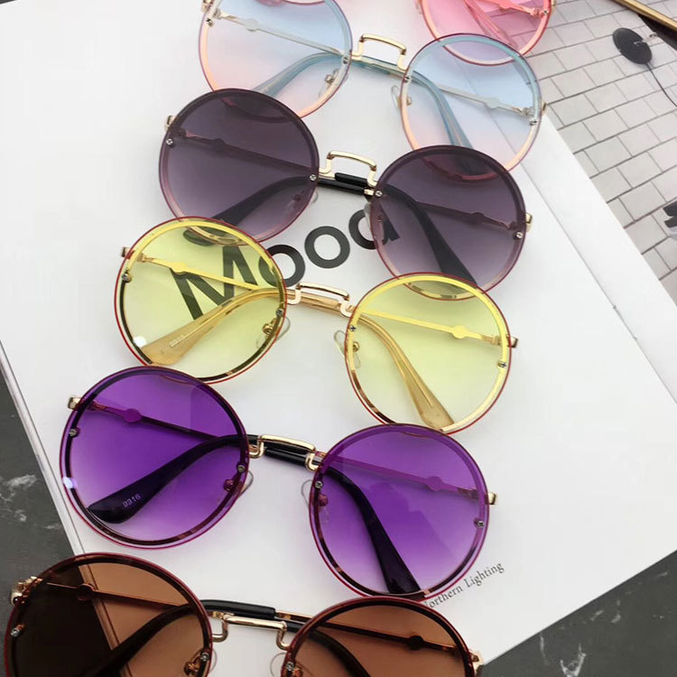 New Summer new Kids sunglass vintage style girls round Sunglasses boys beach protective girls Uv 400 adumbral sun glasses DHL FJ383
New Summer new Kids sunglass vintage style girls round Sunglasses boys beach protective girls Uv 400 adumbral sun glasses DHL FJ383