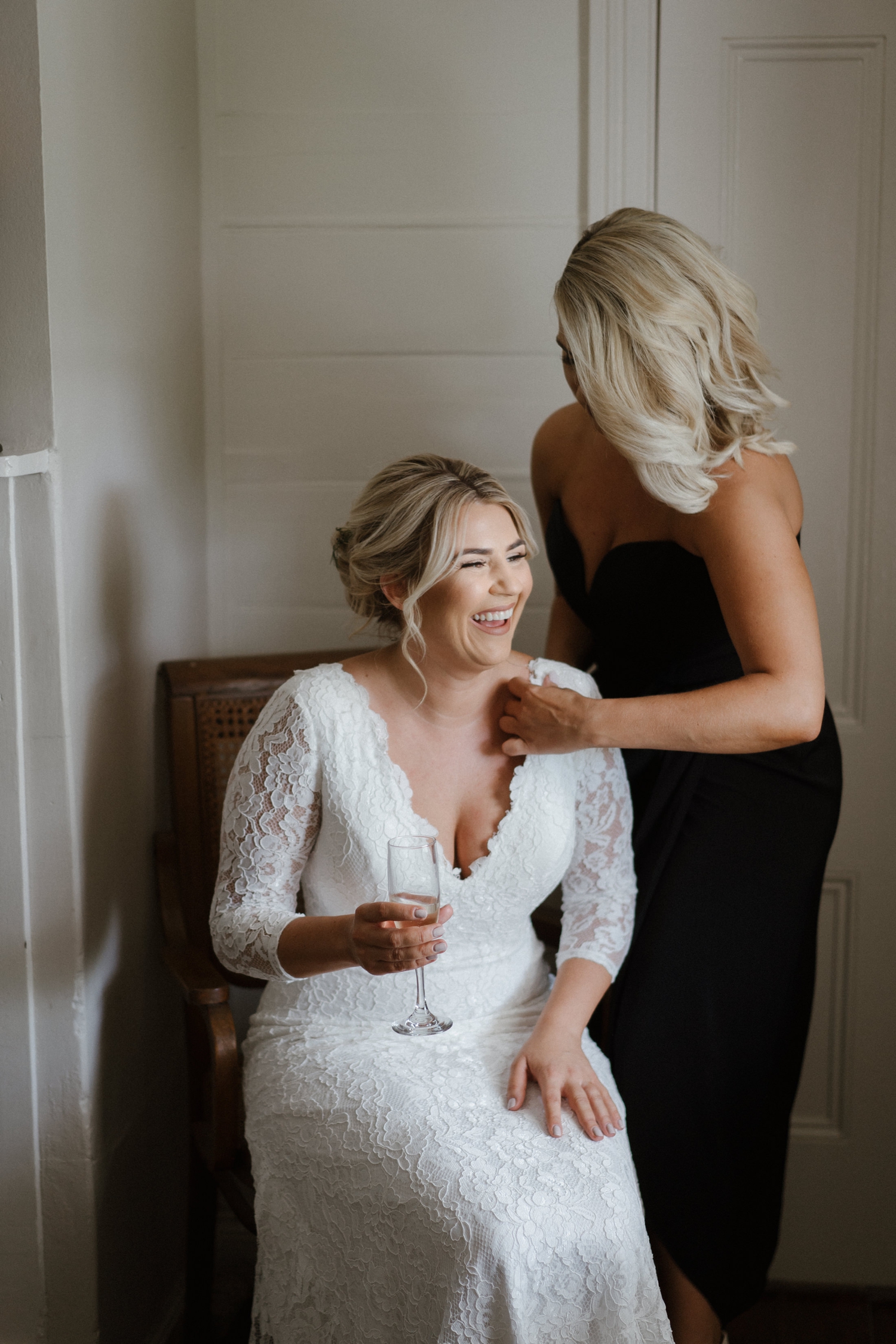 2019 Plus Size Wedding Dresses V Neck Lace Sweep Train Long Sleeve Mermaid Wedding Dress Custom Made Sexy Backless Beach Bridal Gowns