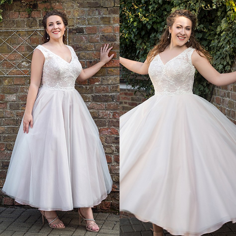 Plus Size Wedding Dresses Capped Shoulder V Neck Lace Applique A Line Bridal Dress Sweep Train Custom Made