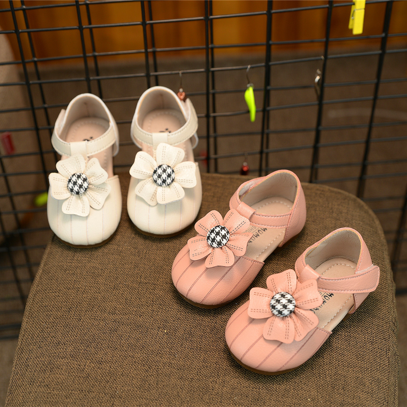 Baby Leather Shoes Flowers Antiskid Infant Toddler Shoes Girls Princess Soft Bottom Shoes
Baby Leather Shoes Flowers Antiskid Infant Toddler Shoes Girls Princess Soft Bottom Shoes