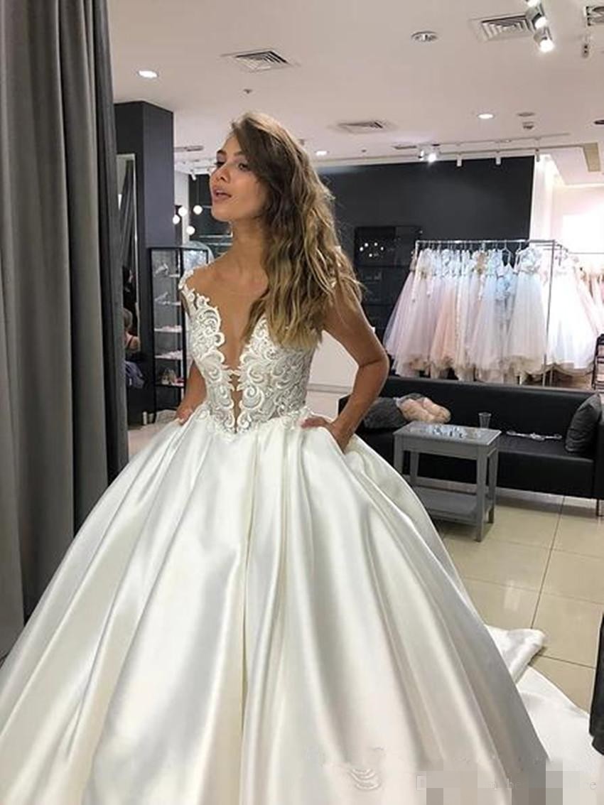 Ball Dresses Applique Lace Sweep Train Satin Scoop Neck Illusion Tulle Castle Wedding Bridal Gown Vestido De Novia