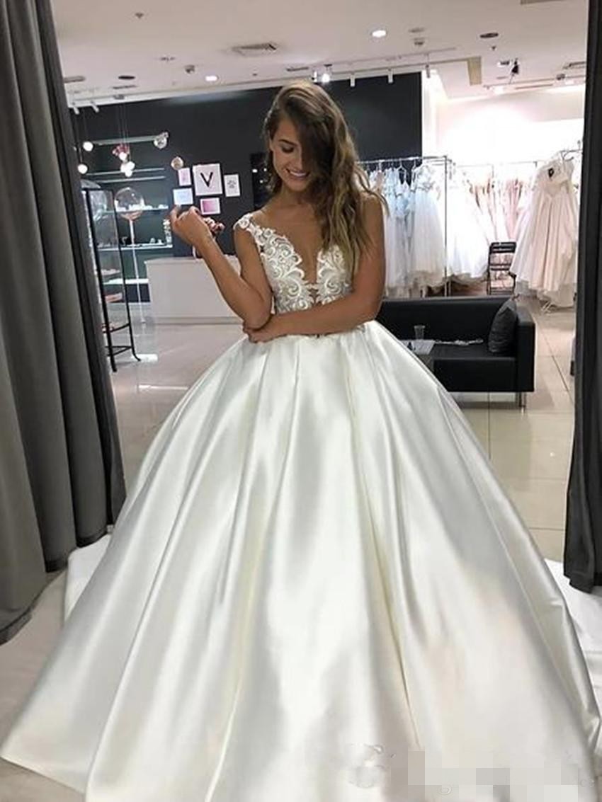Ball Dresses Applique Lace Sweep Train Satin Scoop Neck Illusion Tulle Castle Wedding Bridal Gown Vestido De Novia