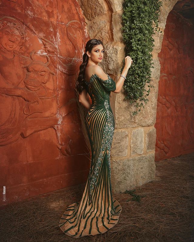 Green Mermaid Evening Dresses Sheer Jewel Neck Crystal Major Beading Long Prom Dresses Ruffle Custom Made Sweep Train Formal Party Gowns